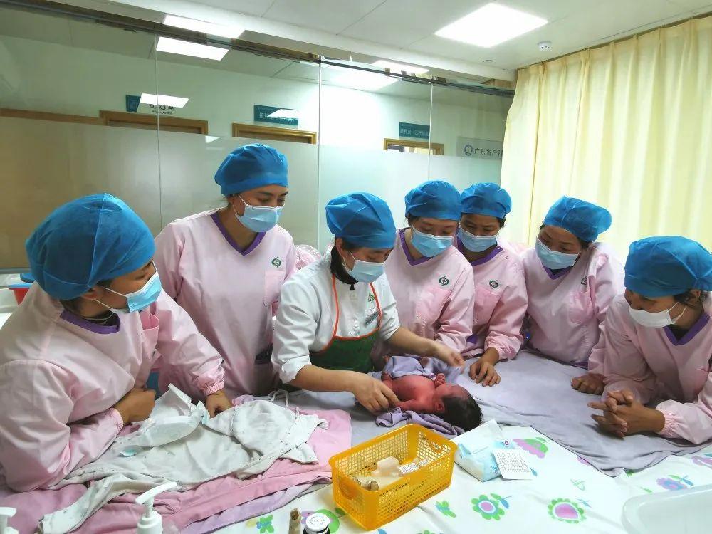荥经县妇婴监护型护送